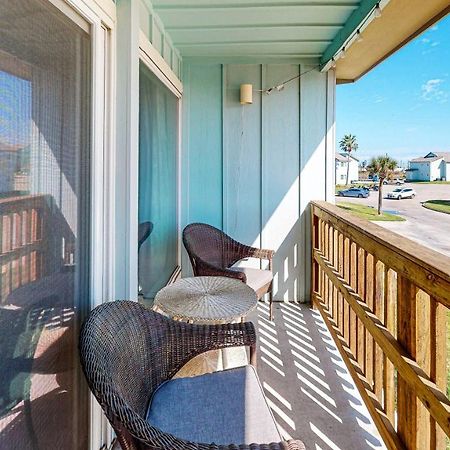 Ah-E217 Remodeled Second Floor Condo, Across From The Shared Pool & Hot Tub Port Aransas Exterior photo