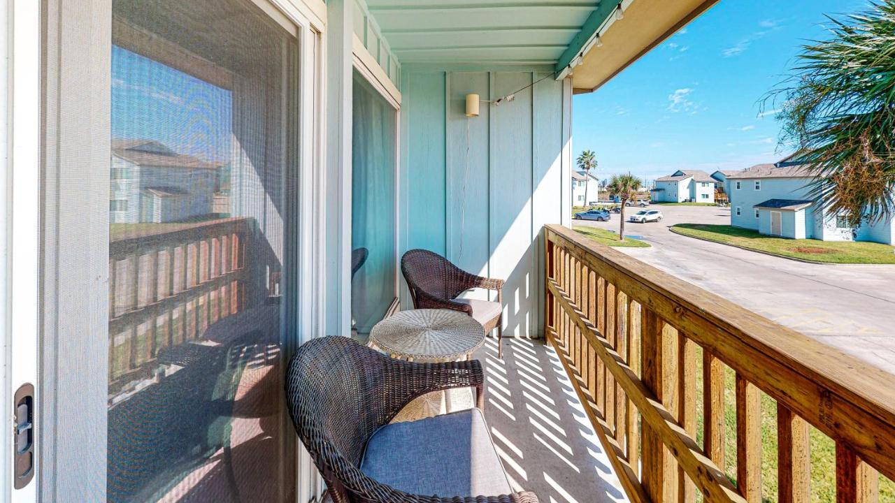 Ah-E217 Remodeled Second Floor Condo, Across From The Shared Pool & Hot Tub Port Aransas Exterior photo